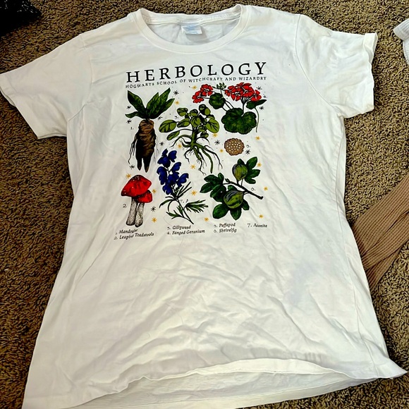 Port and Company Tops - Short sleeve white Harry Potter herbology shirt.